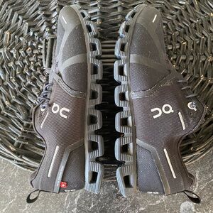 On Running Wonen’s Black and Purple Running Shoes size 7.5